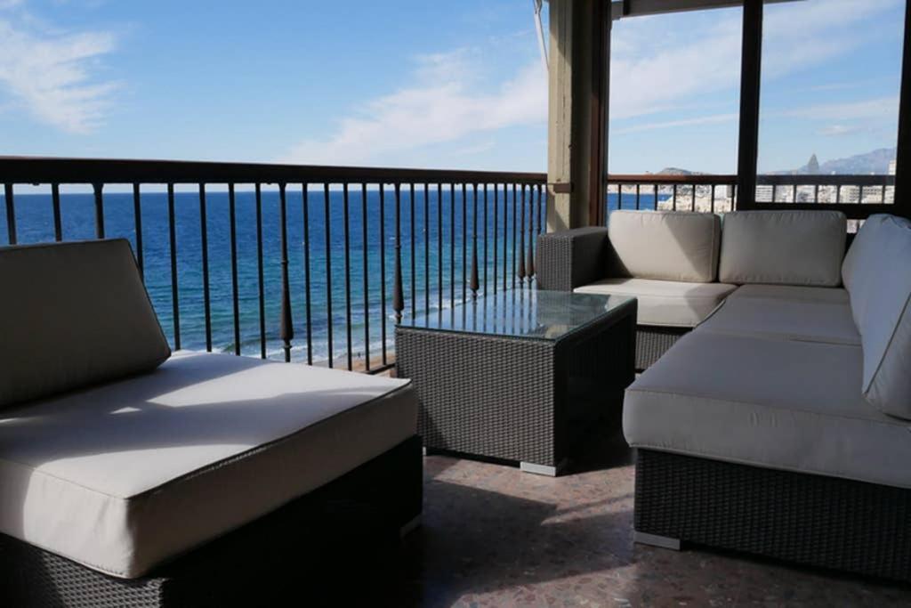 Levante Beach Front Of The Sea Estacha Benidorm Exterior photo